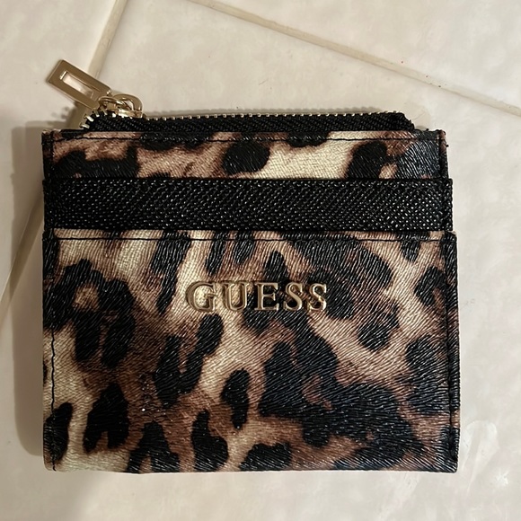 Guess small wallet - Picture 1 of 5